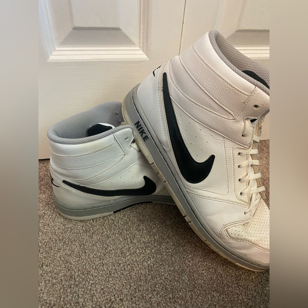 Mens Nike Prestige IV High Basketball Shoes Size 11 white and black